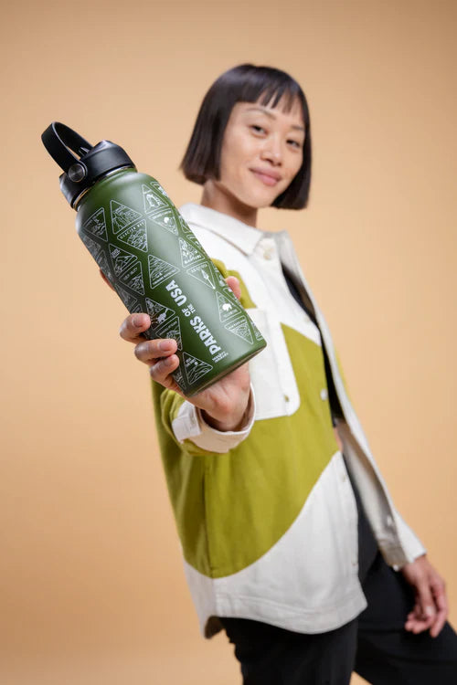CamelBak stainless steel kids’ bottle featuring green cap and colorful fox adventure design — durable hydration for outdoor play
