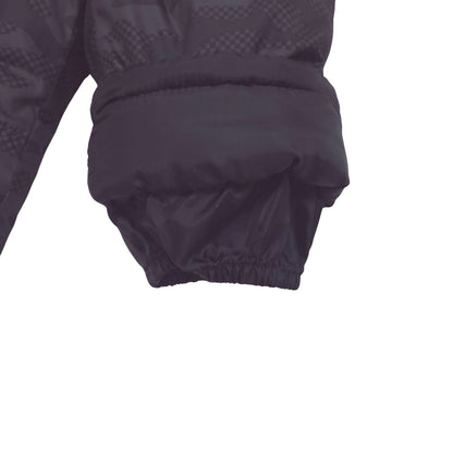 Internal gaiters at cuffs keep out snow