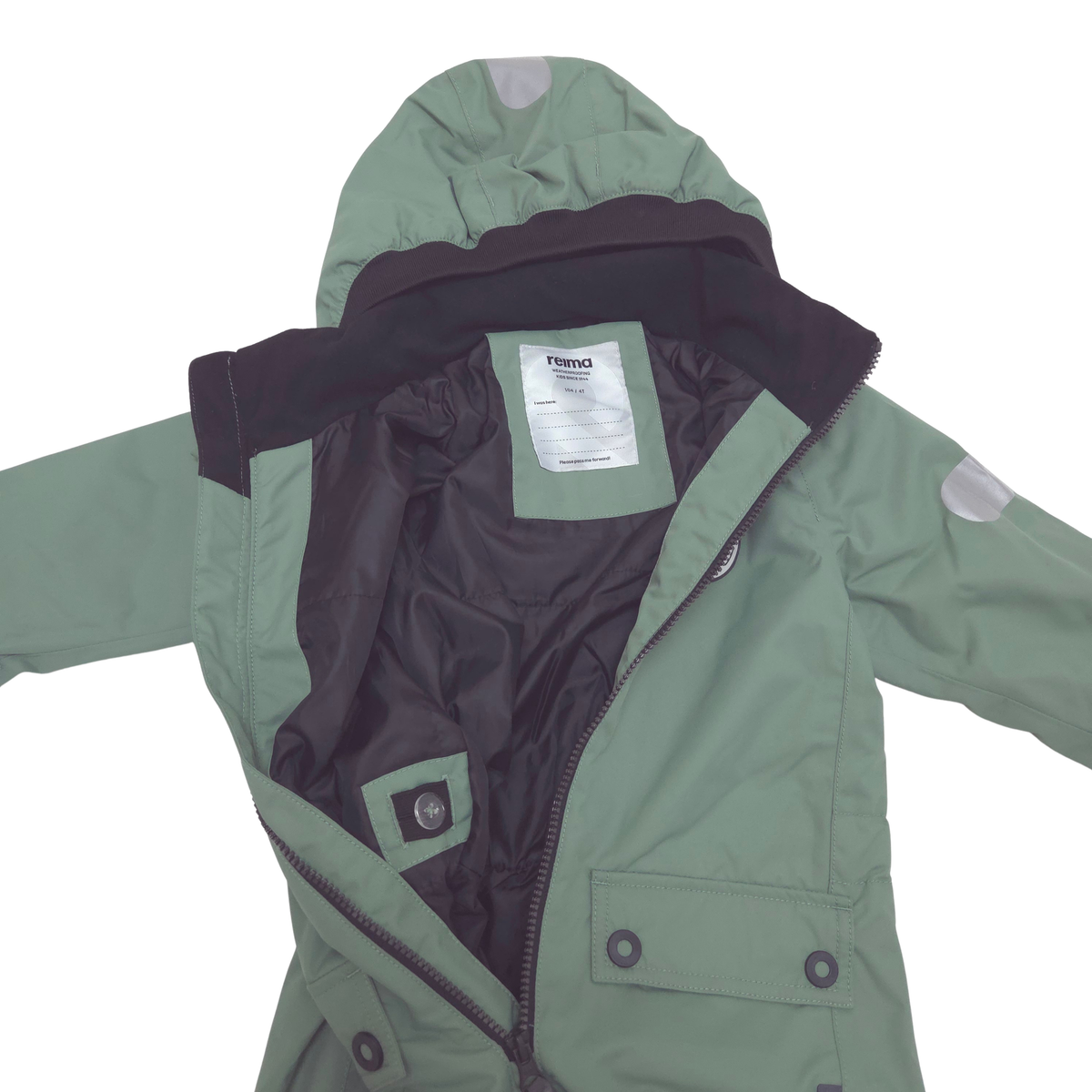 Integrated waist adjuster with buttons make it easy to fine-tune the fit