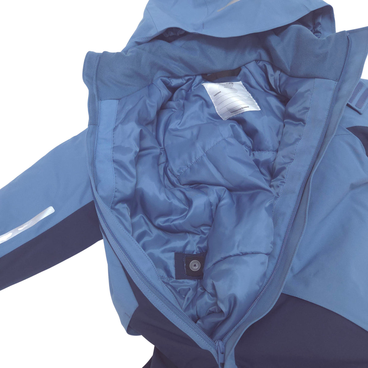 Integrated waist adjuster with buttons make it easy to fine-tune the fit