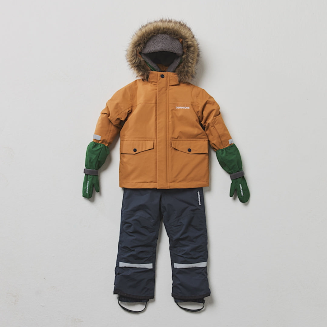 Load video: Video showing how to layering and unlayer kids outerwear when the weather gets warmer